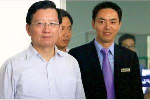 第十三届全国政协社会和法制委员会副主任(原江西省委书记)强卫(左一)视察莱福医疗