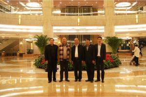 青海省人民政府省长(江西省原副省长)吴晓军(中)与付建忠董事长(右一)合影